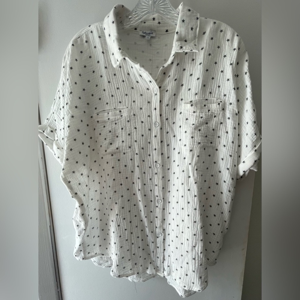 SPLENDID BUTTON DOWN WHITE GAUZY COTTON RELAXED FIT BLOUSE WITH STARS - SIZE M